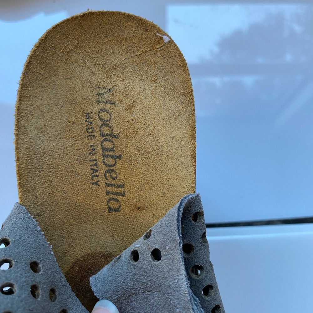 Elegant Gray Perforated Wedge Sandals - Picture 4 of 4